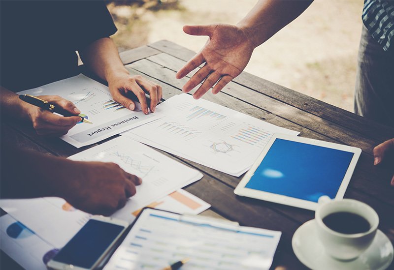 Stratégie de SEO local pour une entreprise canadienne avec Google Maps, optimisation de site web, avis clients, statistiques de recherche locale et croissance du marketing numérique.
